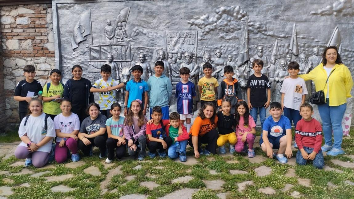 4/B Sınıfı Öğrencilerimiz Uşak'taki müzelere gezi düzenledi.